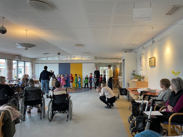 tøndeslagning i cafeen tøndeslagning i cafeen