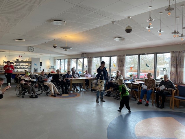 tøndeslagning i cafeen