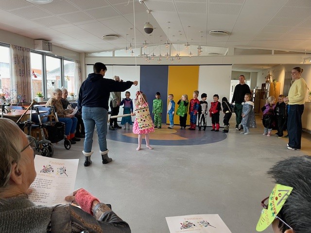 tøndeslagning i cafeen tøndeslagning i cafeen